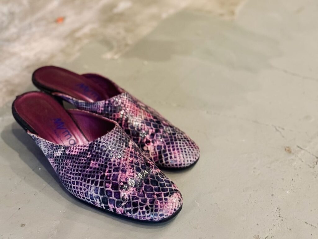 Silk est un café-cantine et boutique vintage situé en plein coeur de Marseille. L’adresse propose une sélection mode pointue, du café de spécialité et des assiettes brunch (mules)