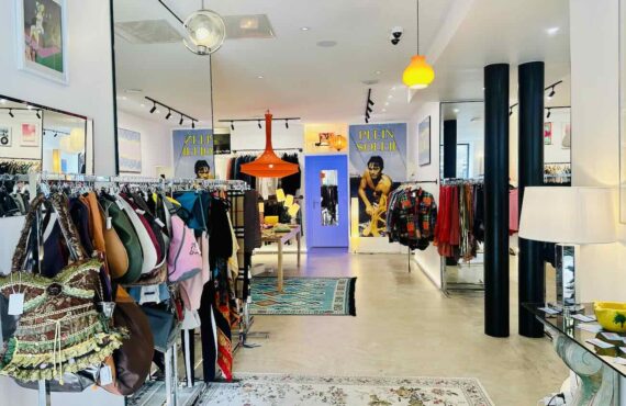 Bobby est un dépôt-vente vêtements, accessoires, chaussures homme et femme situé juste à côte du Vieux-Port. Une fine sélection d'articles pour une mode circulaire stylée (entrée)