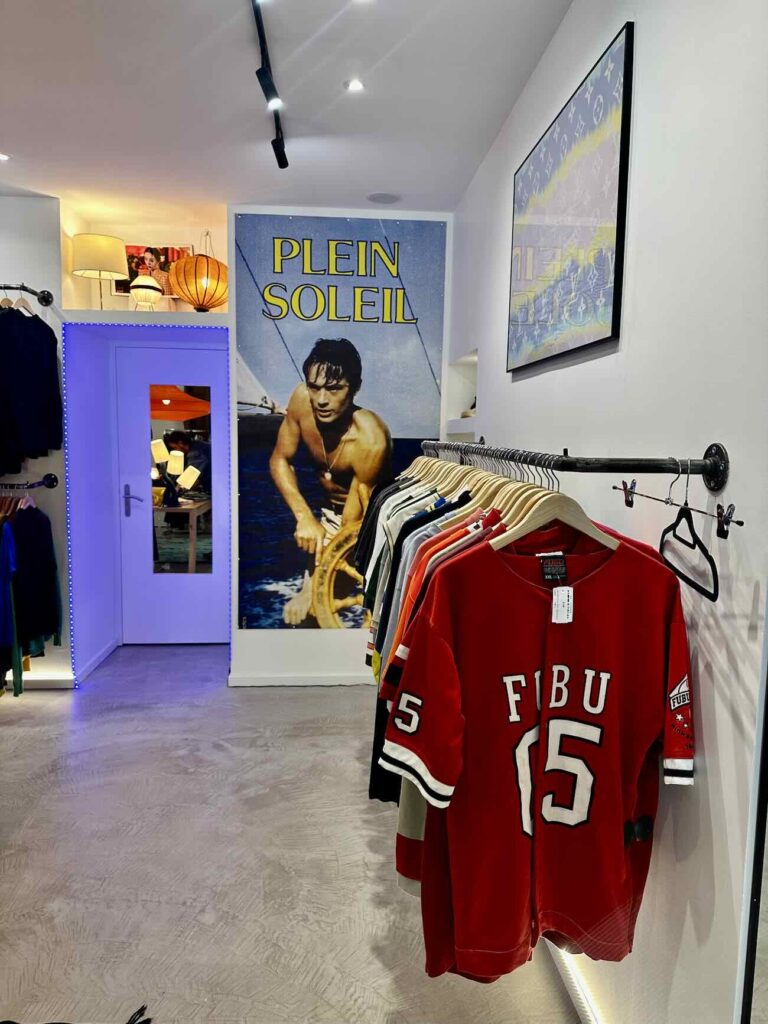 Bobby est un dépôt-vente vêtements, accessoires, chaussures homme et femme situé juste à côte du Vieux-Port. Une fine sélection d'articles pour une mode circulaire stylée (portant)