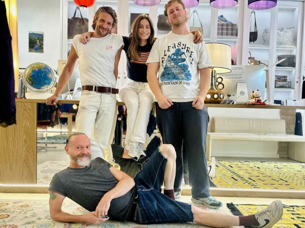 Bobby est un dépôt-vente vêtements, accessoires, chaussures homme et femme situé juste à côte du Vieux-Port. Une fine sélection d'articles pour une mode circulaire stylée (équipe)