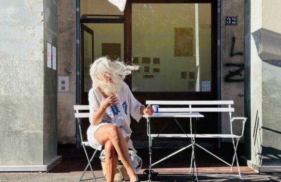 Florence Denou est une artiste pluridisciplinaire installée à Marseille (Terrasse)