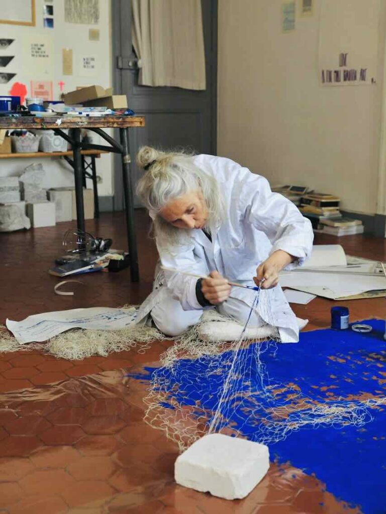 Florence Denou est une artiste pluridisciplinaire installée à Marseille (atelier)