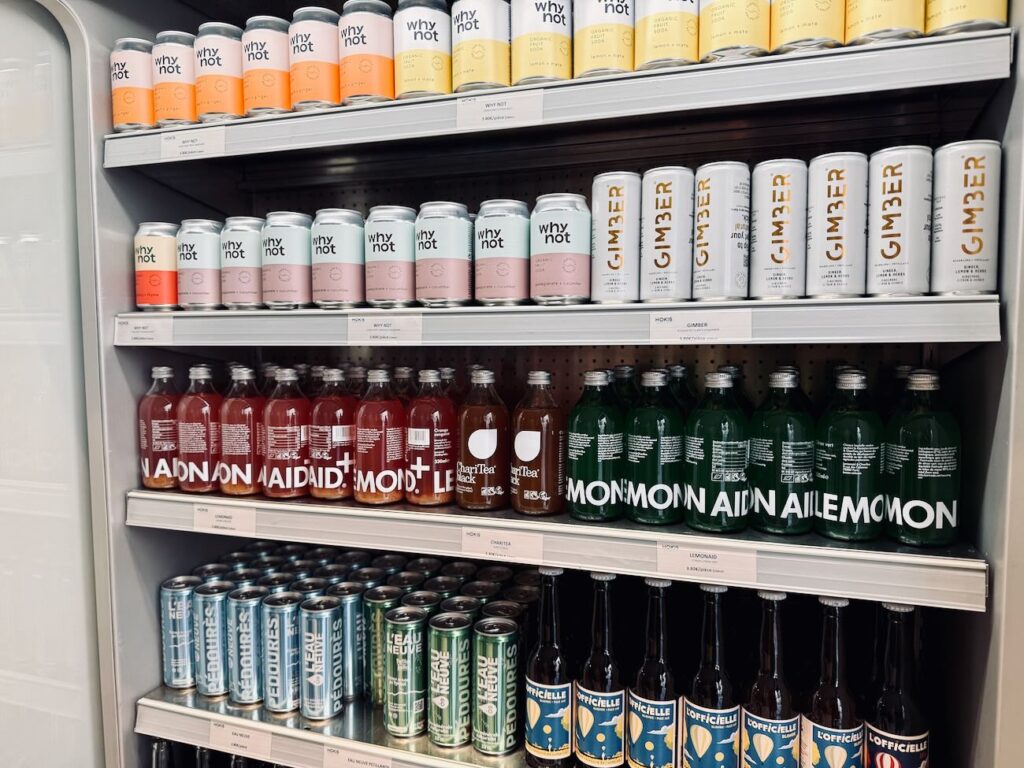 Hokis est une cantine - épicerie fine située à deux pas du Vieux Port. L’adresse propose aussi une offre traiteur. (boissons)