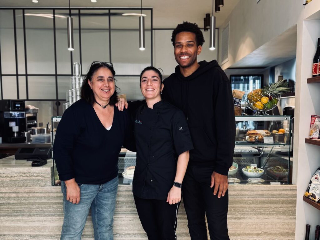 Hokis est une cantine - épicerie fine située à deux pas du Vieux Port. L’adresse propose aussi une offre traiteur. (Katoun, Marina , Stan)