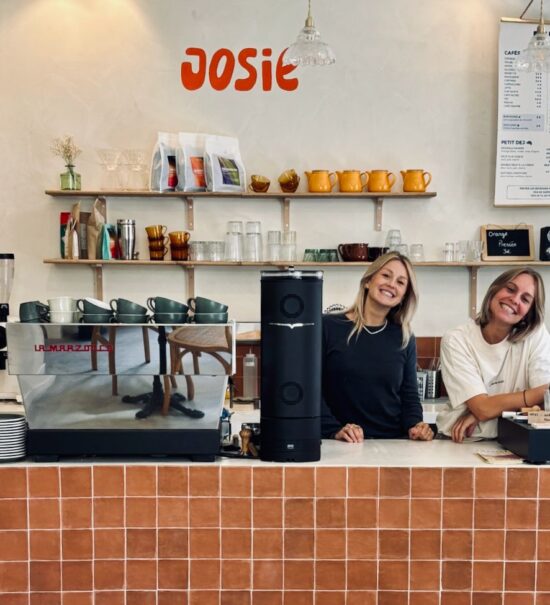 Josie est un café situé dans le quartier de la Plaine à Marseille. Il propose du café de spécialité, des petits déjeuners, des goûters et des ateliers. (soeurs josse)