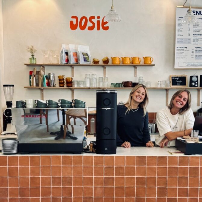 Josie est un café situé dans le quartier de la Plaine à Marseille. Il propose du café de spécialité, des petits déjeuners, des goûters et des ateliers. (soeurs josse)
