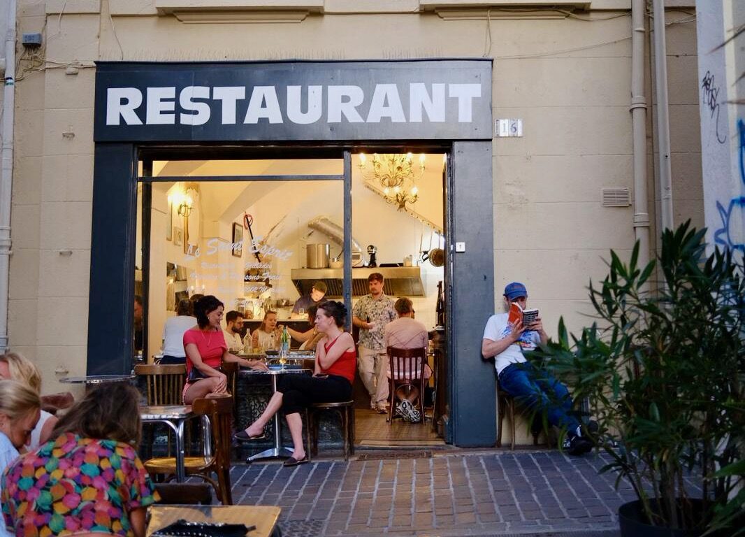 Le Saint-Esprit est un restaurant bistronomique situé dans le quartier du Panier à Marseille où officie le chef Javier Meneses
