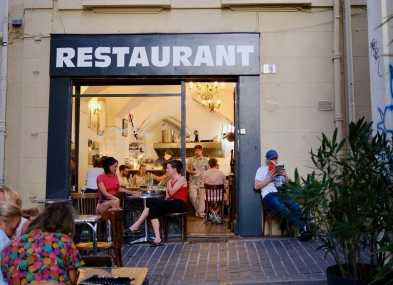 Le Saint-Esprit est un restaurant bistronomique situé dans le quartier du Panier à Marseille où officie le chef Javier Meneses (devanture)