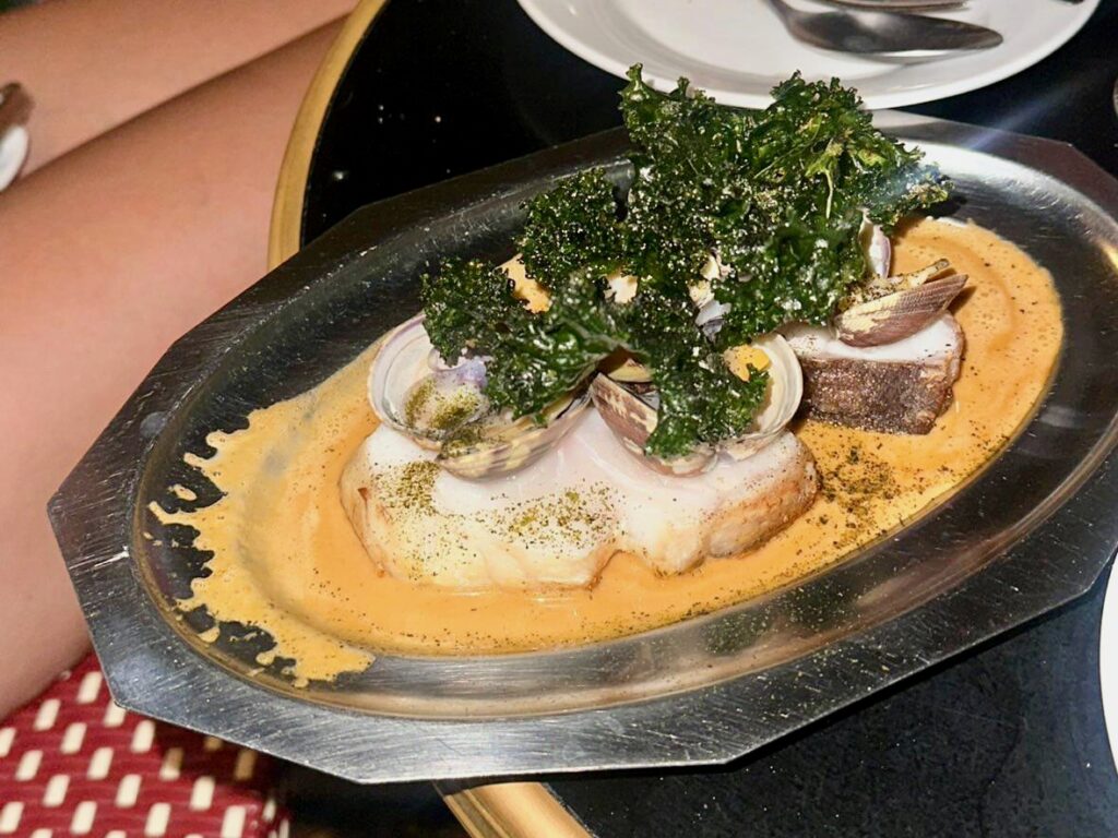 Le Saint-Esprit est un restaurant bistronomique situé dans le quartier du Panier à Marseille où officie le chef Javier Meneses (plats)