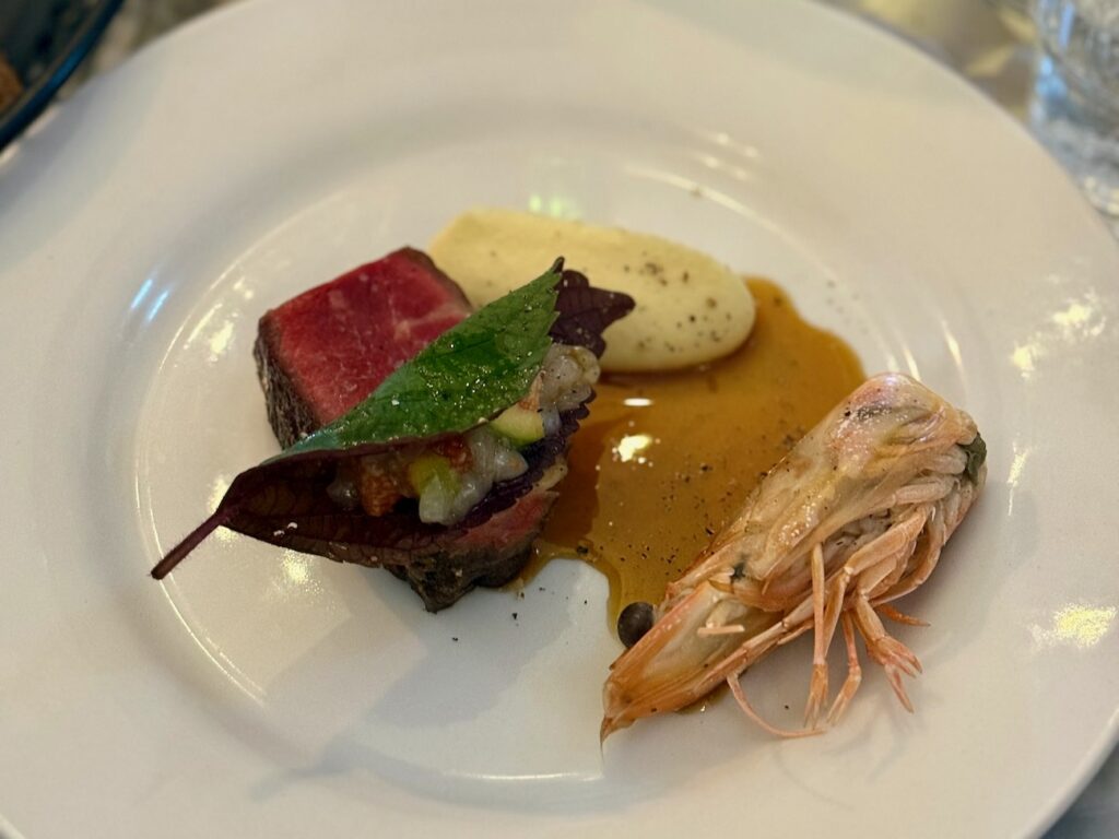 Le Saint-Esprit est un restaurant bistronomique situé dans le quartier du Panier à Marseille où officie le chef Javier Meneses (viande)