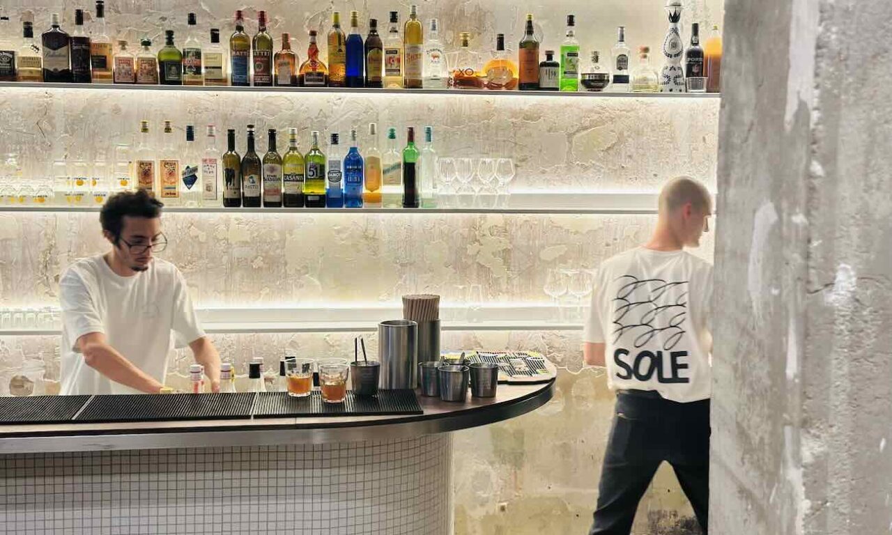 ole est une brasserie marseillaise contemporaine située en bas du quartier du Panier à Marseille (comptoir)