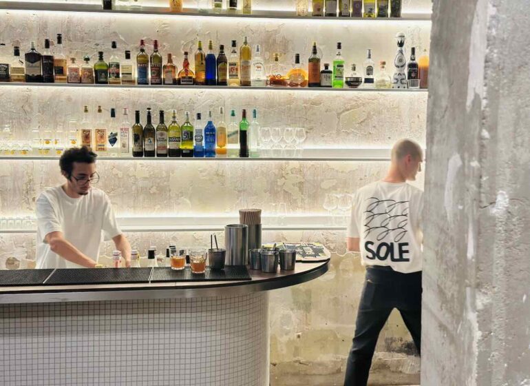 ole est une brasserie marseillaise contemporaine située en bas du quartier du Panier à Marseille (comptoir)