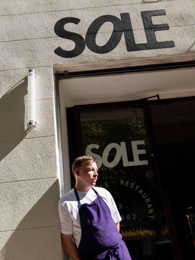 Sole est une brasserie marseillaise contemporaine située en bas du quartier du Panier à Marseille