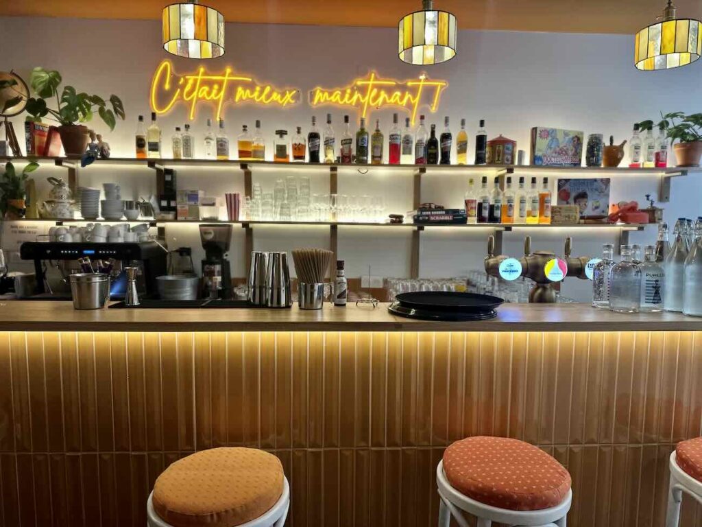 Annette est un restaurant situé en face de l'Opéra de Marseille qui revisite les plats iconiques de notre enfance (comptoir)