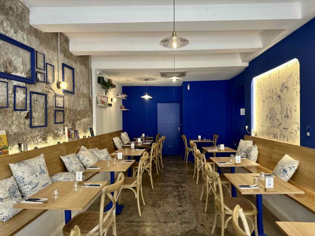 Annette est un restaurant situé en face de l'Opéra de Marseille qui revisite les plats iconiques de notre enfance (salle)