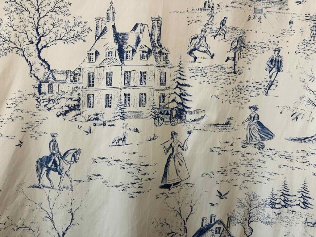 Annette est un restaurant situé en face de l'Opéra de Marseille qui revisite les plats iconiques de notre enfance (toile de jouy)