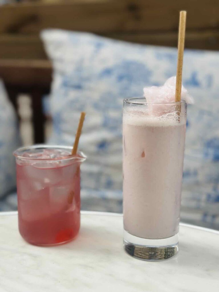 Annette est un restaurant situé en face de l'Opéra de Marseille qui revisite les plats iconiques de notre enfance (lait fraise)