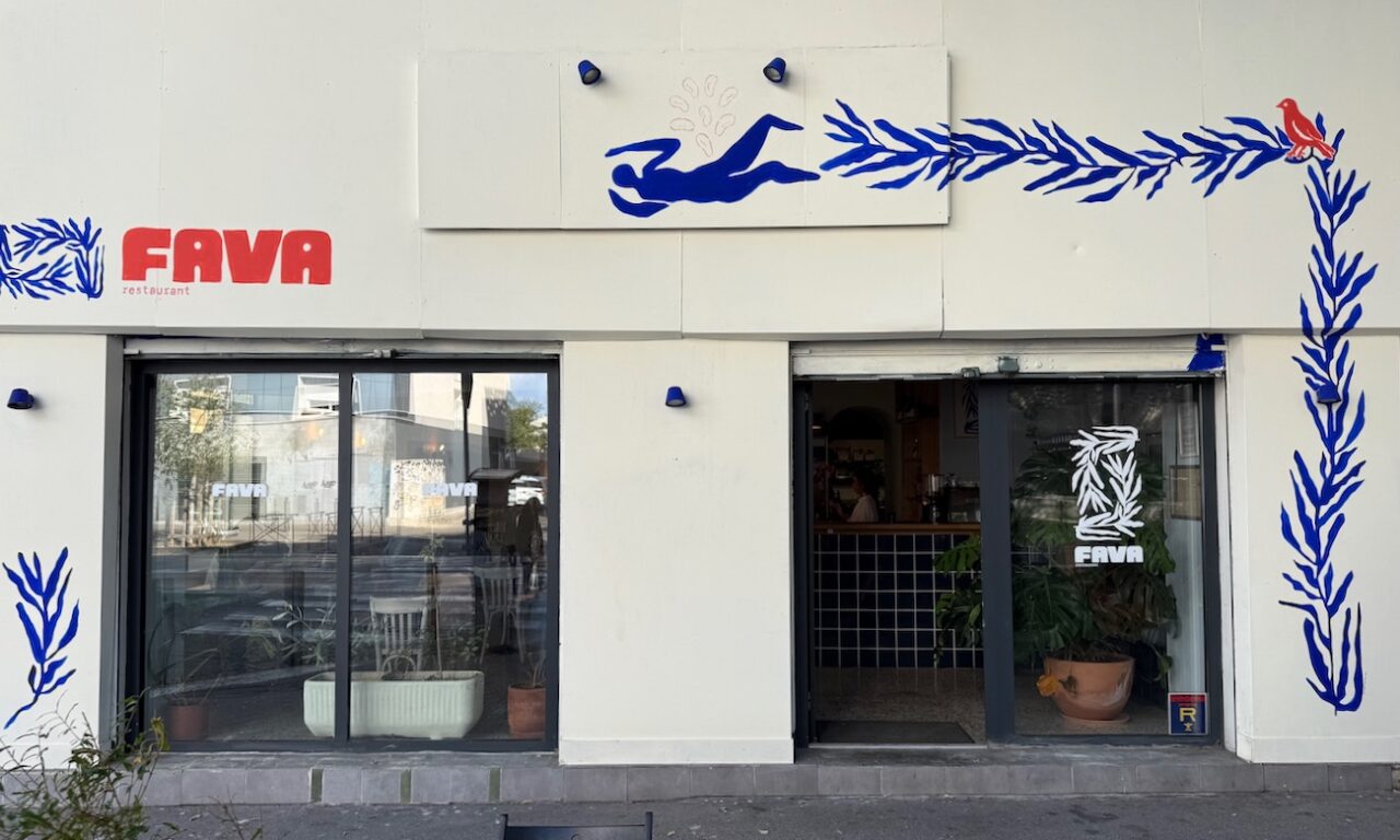 Au cœur du boulevard Baille à Marseille, Fava,  la table créative de Dorian Bérard propose une cuisine libre, parfois végétale, des vins vivants et une ambiance chaleureuse de quartier.