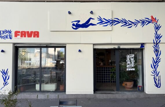 Au cœur du boulevard Baille à Marseille, Fava, la table créative de Dorian Bérard propose une cuisine libre, parfois végétale, des vins vivants et une ambiance chaleureuse de quartier. (devanture)