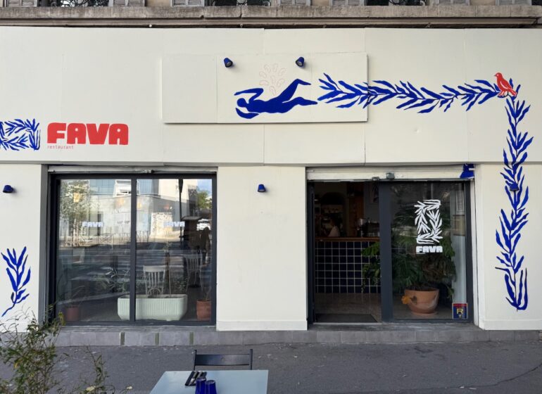 Au cœur du boulevard Baille à Marseille, Fava, la table créative de Dorian Bérard propose une cuisine libre, parfois végétale, des vins vivants et une ambiance chaleureuse de quartier. (devanture)