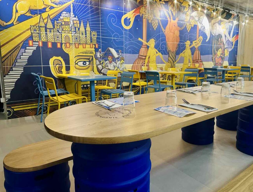 Dans les anciens locaux du quotidien La Marseillaise sur le Cours Estienne d'orves à Marseille, le Météor est un brasserie de 700 m² composé de salles à manger, terrasses et bar monumental une carte qui marie traditions alsaciennes et inspirations provençales, autour de 16 tireuses à bière (salle à manger)