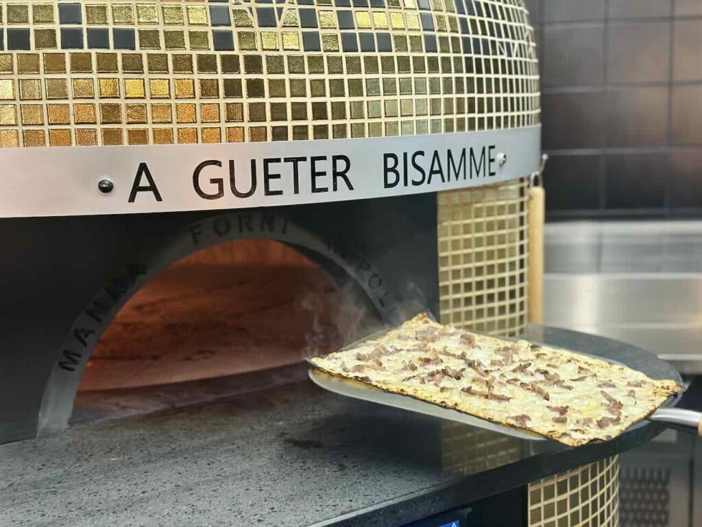 Dans les anciens locaux du quotidien La Marseillaise sur le Cours Estienne d'orves à Marseille, le Météor est un brasserie de 700 m² composé de salles à manger, terrasses et bar monumental une carte qui marie traditions alsaciennes et inspirations provençales, autour de 16 tireuses à bière (four tartes flambées)