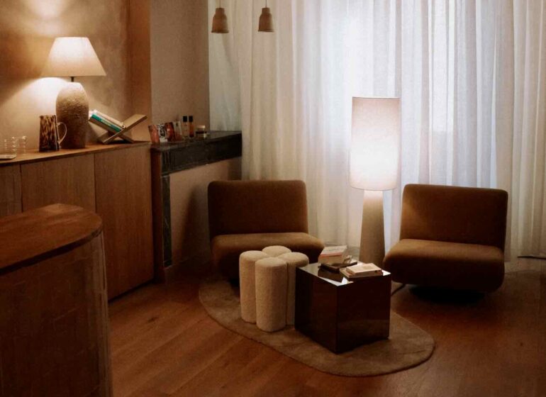 Maison Joà est un espace de co-thérapie qui permet à des thérapeutes  (sophrologue, ostéopathe, kinésiologue, réflexologue, naturopathe ou sexologue) d’exercer librement, sans contrainte de lieu ni d’horaire en louant de façon flexible une salle (salon)