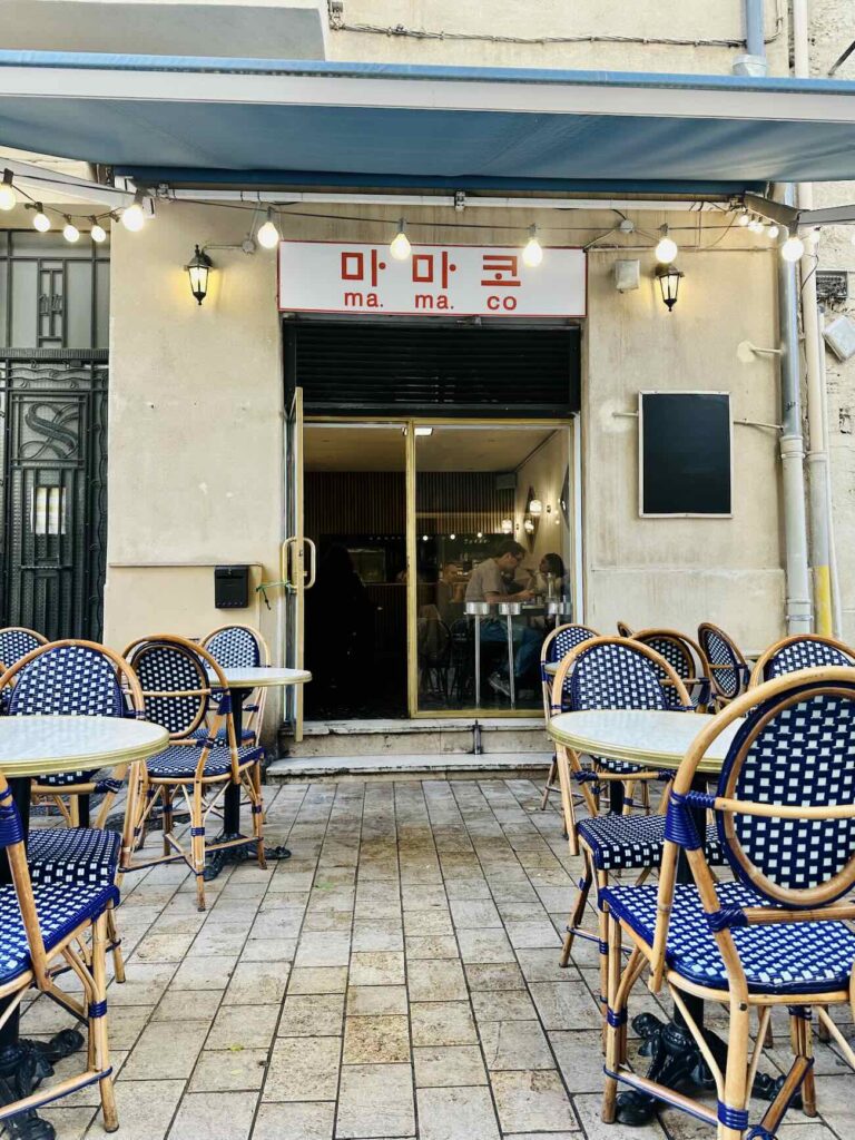 Ma.ma.co est un restaurant coréen situé à côté de l'opéra de Marseille (terrasse)