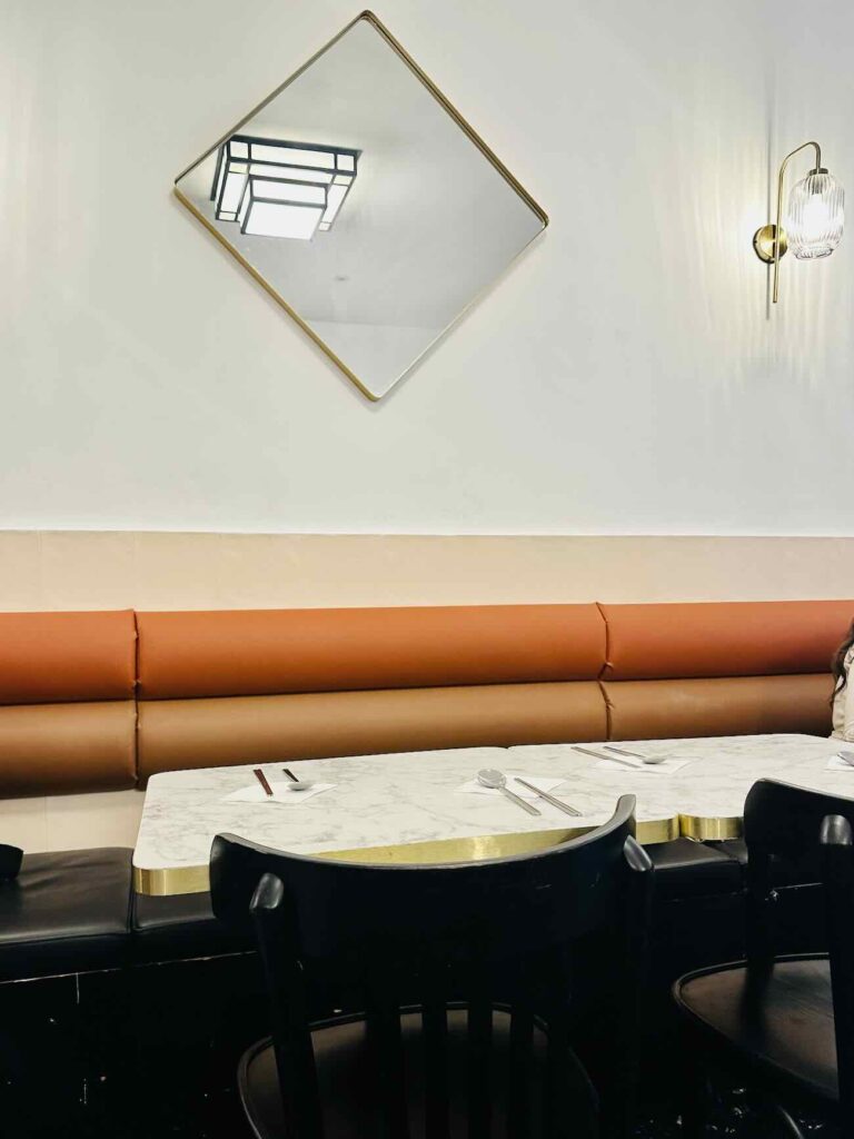 Ma.ma.co est un restaurant coréen situé à côté de l'opéra de Marseille (salle)