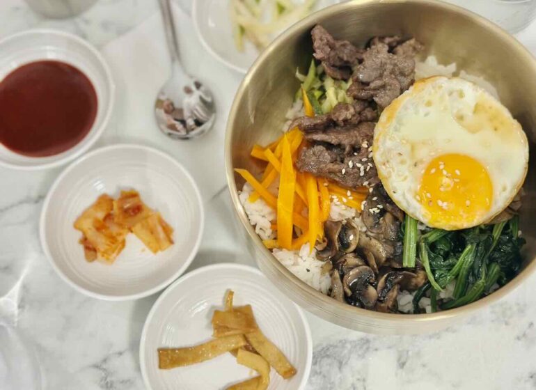 Ma.ma.co est un restaurant coréen situé à côté de l'opéra de Marseille (bibimbap)
