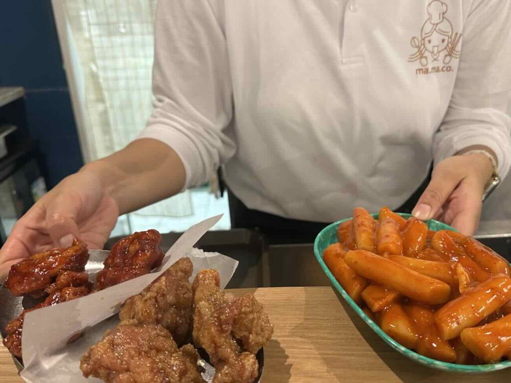 Ma.ma.co est un restaurant coréen situé à côté de l'opéra de Marseille (Japchai)