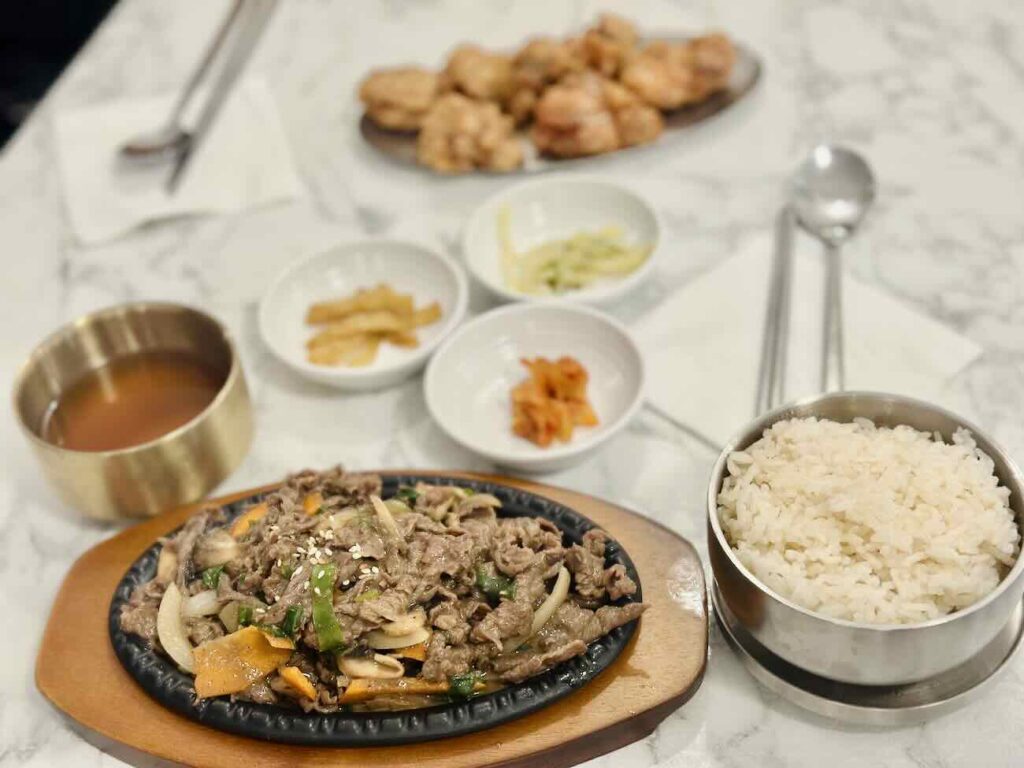 Ma.ma.co est un restaurant coréen situé à côté de l'opéra de Marseille (Bulgogi)