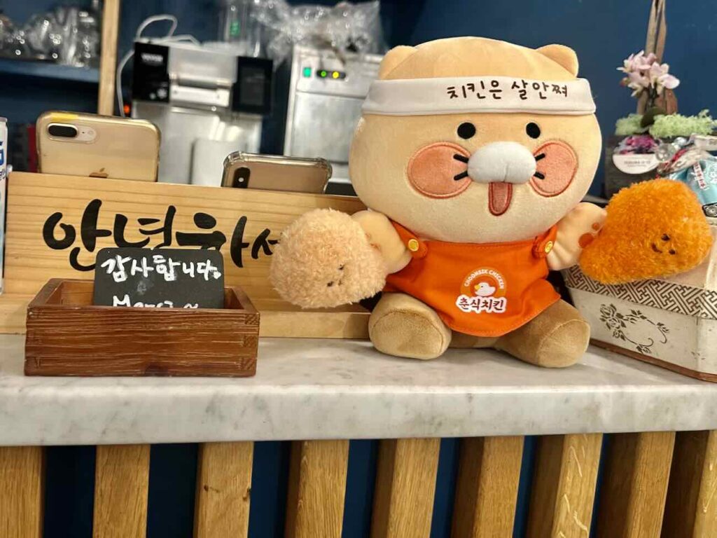 Ma.ma.co est un restaurant coréen situé à côté de l'opéra de Marseille (déco)