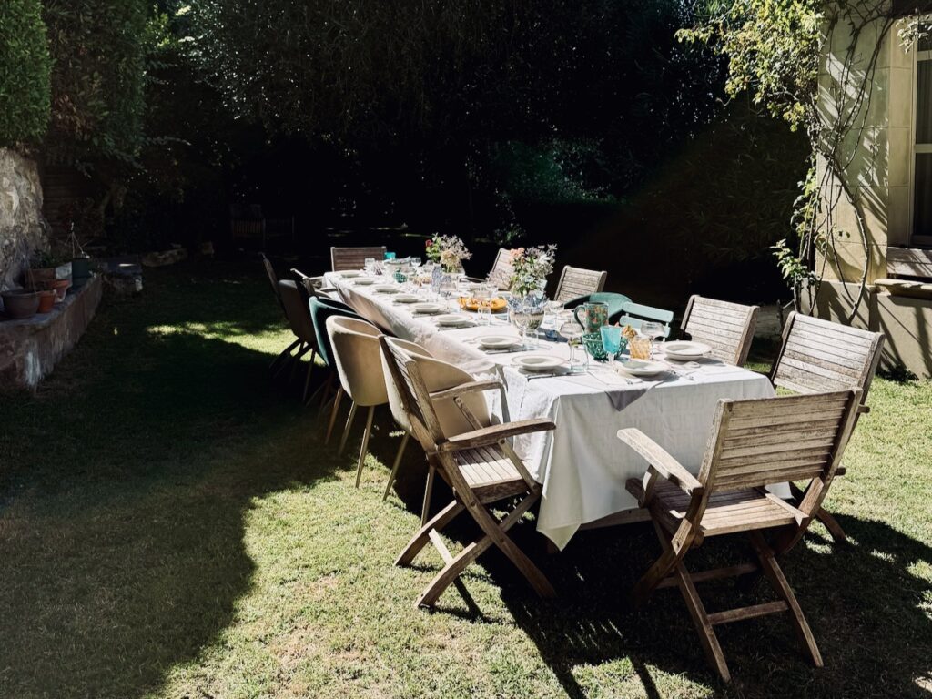 Roland Schembri est un chef à domicile qui propose des prestations de repas livrés et dîner organisés à domicile à Marseille et ailleurs. (table)