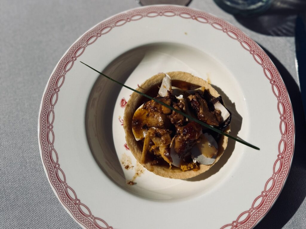 Roland Schembri est un chef à domicile qui propose des prestations de repas livrés et dîner organisés à domicile à Marseille et ailleurs. (tarte)