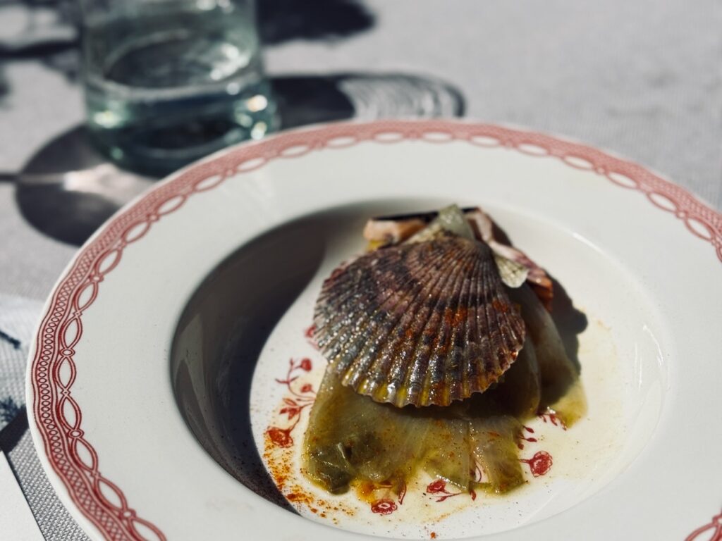 Roland Schembri est un chef à domicile qui propose des prestations de repas livrés et dîner organisés à domicile à Marseille et ailleurs. (saint Jacques)