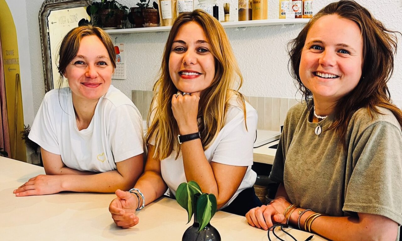 Studio Tribu est un studio de yoga qui propose également des soins, une cantine végétarienne et un petit concept store de produits locaux. (tribu)