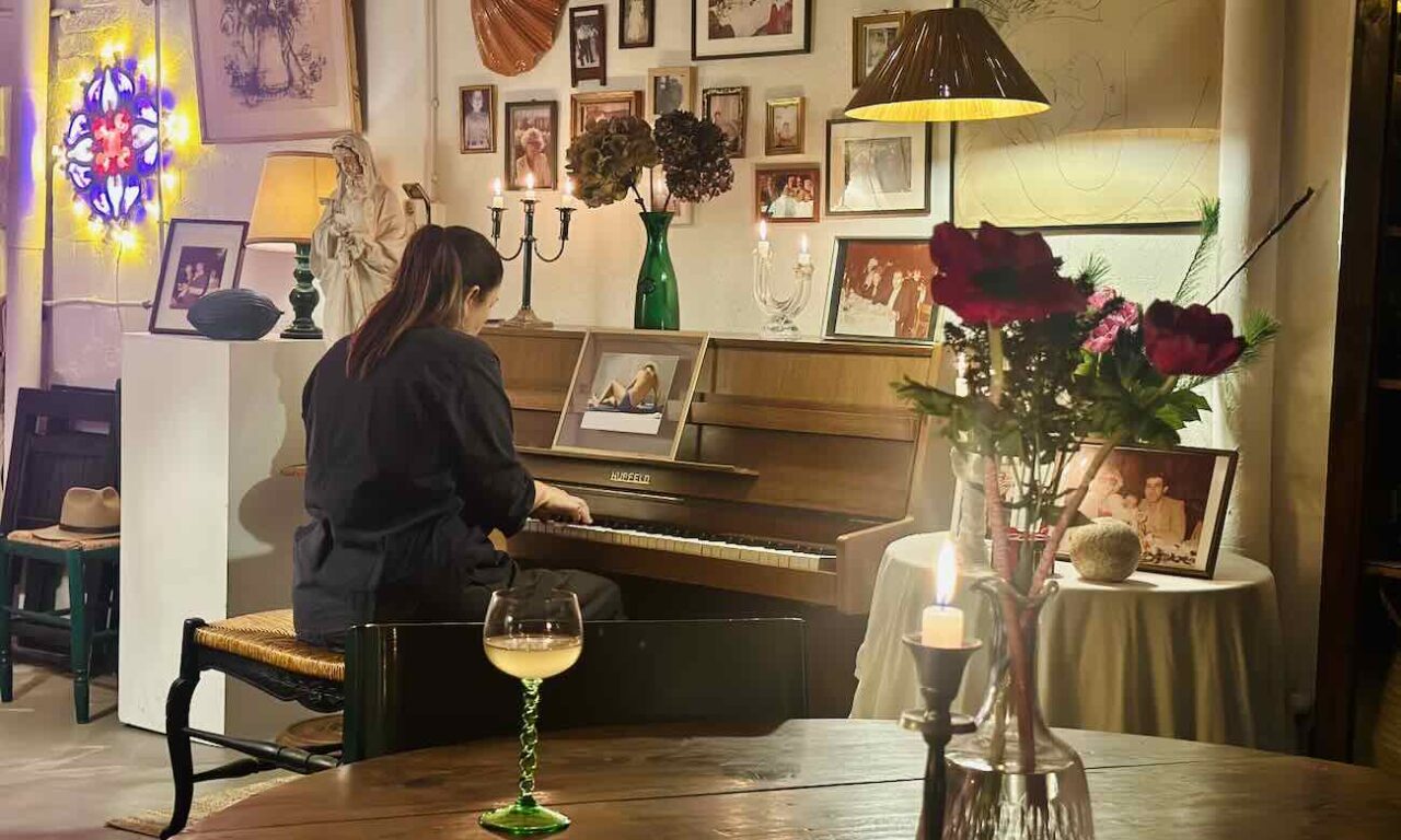 L'atelier Renata est la table d’hôtes d’Erika Blu installée dans un ancien atelier d'artiste à Marseille (Piano)