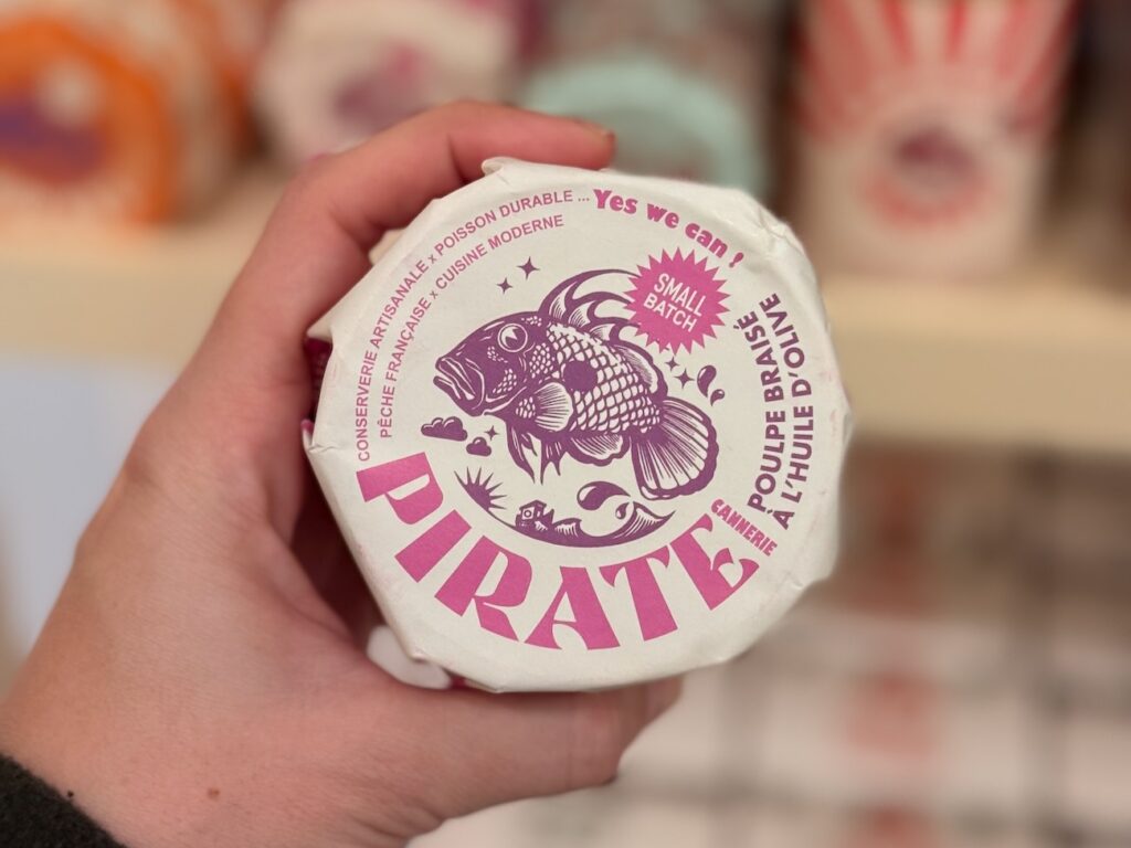 Club Soft est la première cave sans alcool à Marseille. Située entre la plaine et Notre-dame-du-Mont elle propose près de 120 références. (poulpe) 