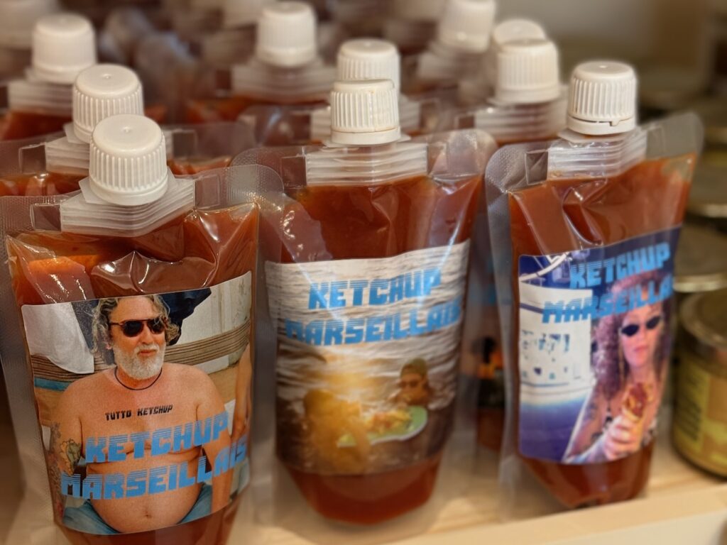 Club Soft est la première cave sans alcool à Marseille. Située entre la plaine et Notre-dame-du-Mont elle propose près de 120 références. (ketchup) 