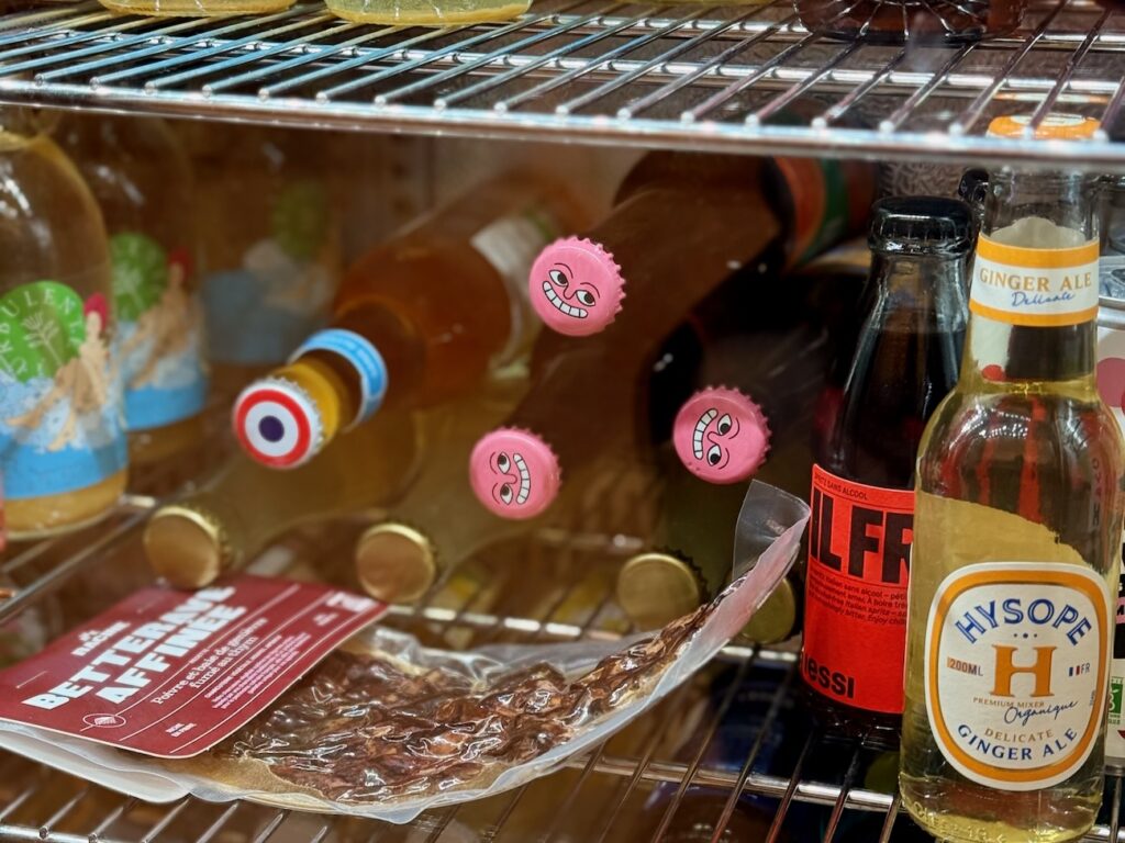 Club Soft est la première cave sans alcool à Marseille. Située entre la plaine et Notre-dame-du-Mont elle propose près de 120 références. (frigo) 