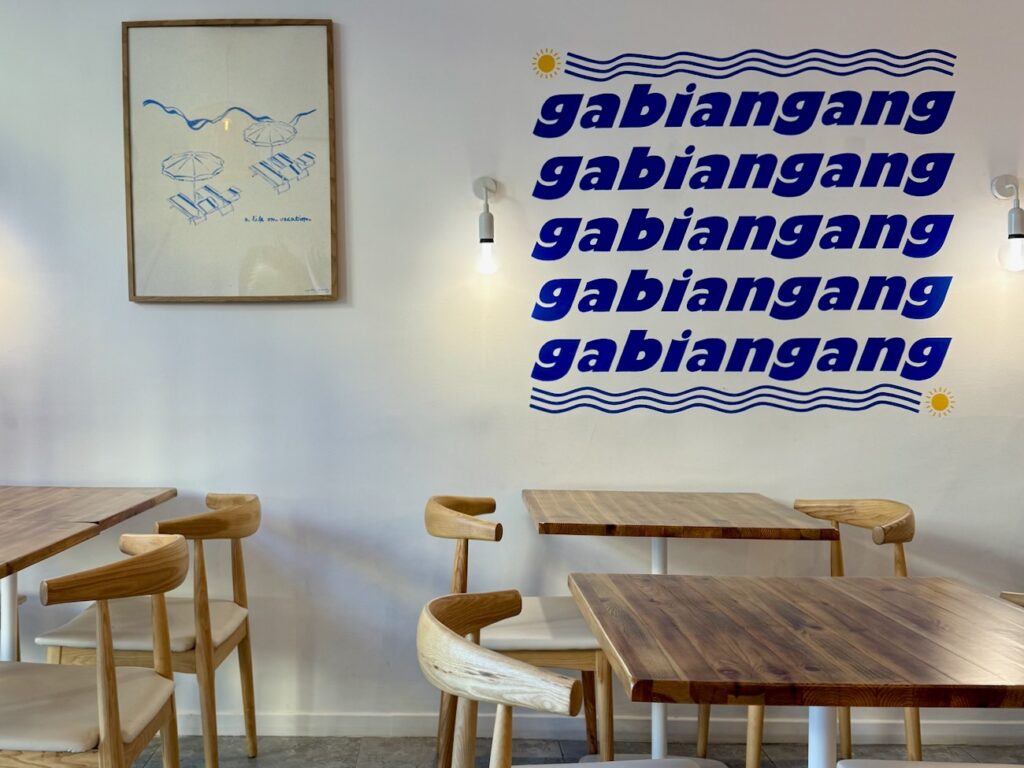 À deux pas du Vieux-Port et de la plage des Catalans, Gabian revisite la cuisine provençale en version street food : buns à la daube ou à l’aïoli, plats du jour, café de spécialité et pâtisseries maison, du petit déjeuner au goûter, de 8h à 18h. (décoration)