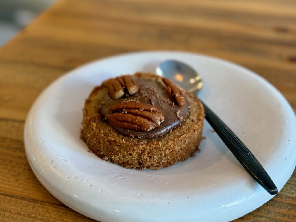 À deux pas du Vieux-Port et de la plage des Catalans, Gabian revisite la cuisine provençale en version street food : buns à la daube ou à l’aïoli, plats du jour, café de spécialité et pâtisseries maison, du petit déjeuner au goûter, de 8h à 18h. (cookian)