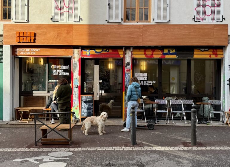 À Marseille, dans le quartier Notre Dame du Mont, Grand Écart réunit salle de sport, cantine locavore et bar à vins nature dans un même lieu.