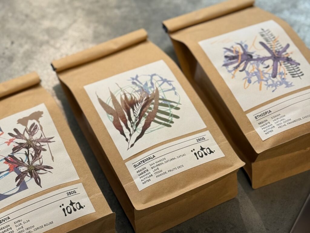 À Marseille, dans le quartier Notre Dame du Mont, Grand Écart réunit salle de sport, cantine locavore et bar à vins nature dans un même lieu. (café)