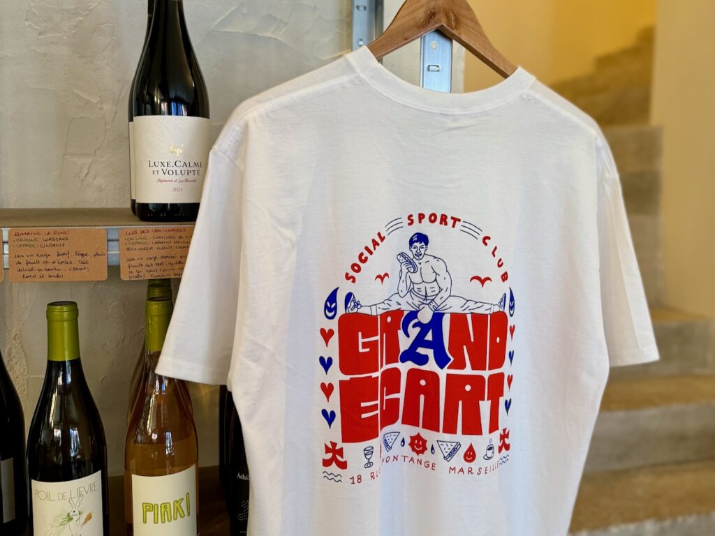 À Marseille, dans le quartier Notre Dame du Mont, Grand Écart réunit salle de sport, cantine locavore et bar à vins nature dans un même lieu. (collaboration)