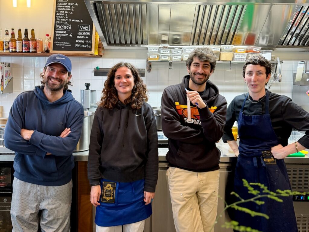 À Marseille, dans le quartier Notre Dame du Mont, Grand Écart réunit salle de sport, cantine locavore et bar à vins nature dans un même lieu. (équipe)
