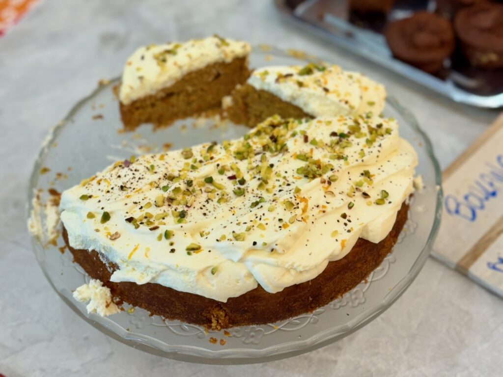 Lala Café est à la fois un coffee-shop, une cantine méditerranéenne et une boutique engagée, situé dans le quartier du Cours Julien à Marseille (carrot cake)