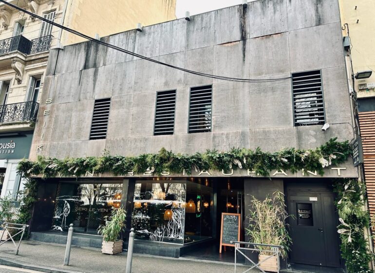 À Marseille, Le Yen célèbre la cuisine japonaise fusion depuis plus de 20 ans : produits d’exception, grands classiques nippons et influences asiatiques voisines s’y répondent dans un décor pensé pour le voyage. (façade)