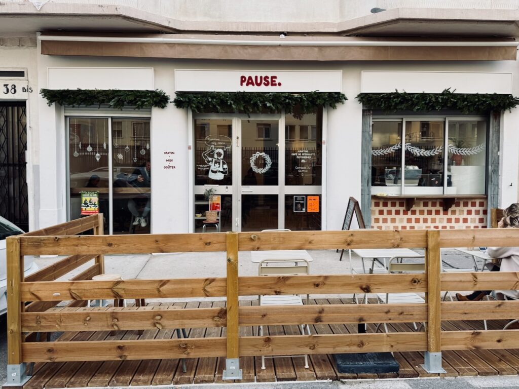 Pause est un coffee shop et une cantine situé à deux pas des Catalans à Marseille (terrasse)